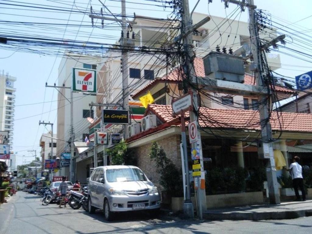 Sukwilai Hotel HHQ Exterior foto